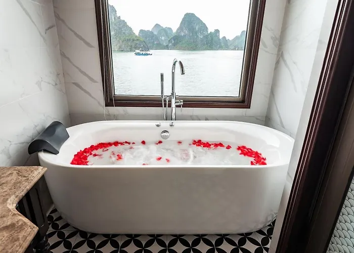 La Casta Regal 5-Star 2D1N - Lan Ha - Balcony & Bathtub Ocean View  Ha Long