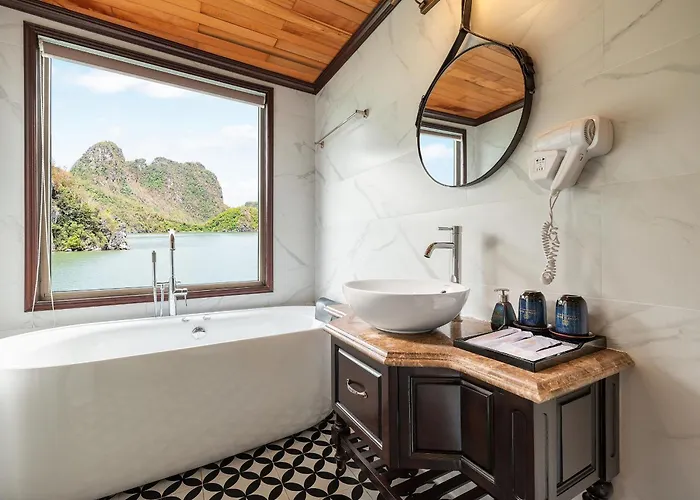 La Casta Regal 5-star 2d1n - Lan Ha - Balcony & Bathtub Ocean View